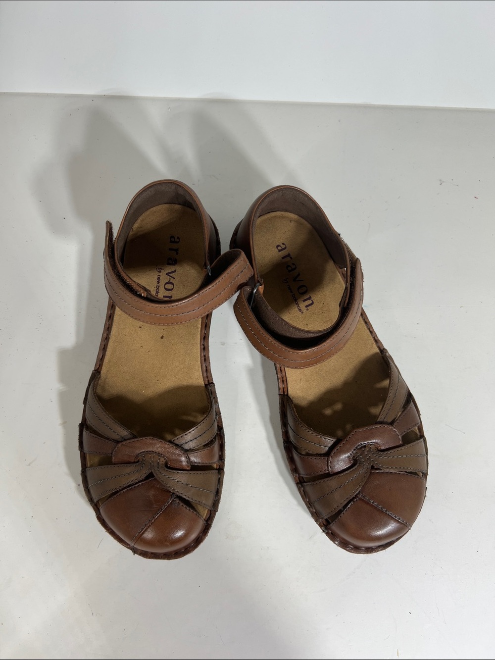 Aravon Women's Brown Leather Closed-Toe Strap Sandals